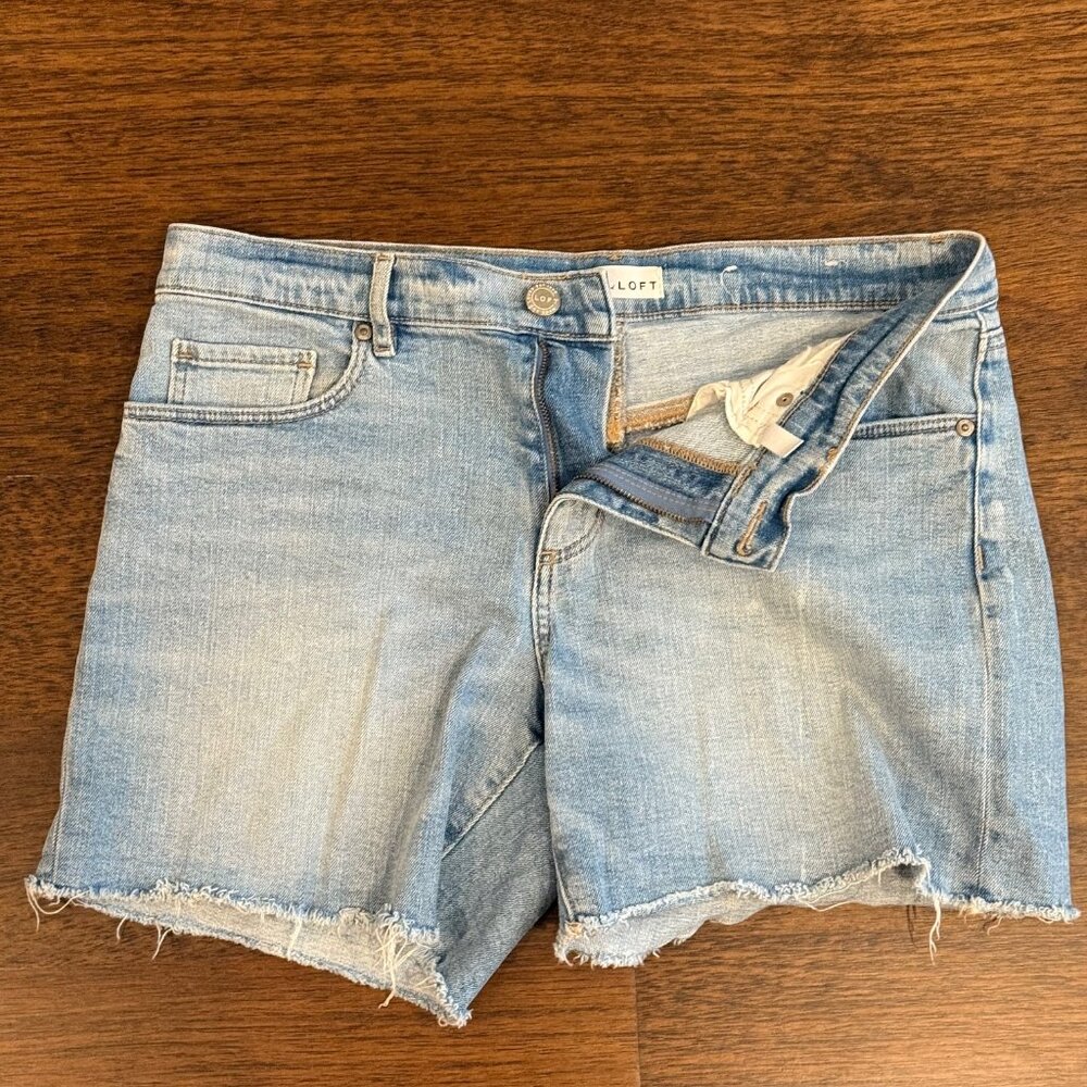 LOFT Size 6 Mid Lenth Denim Short